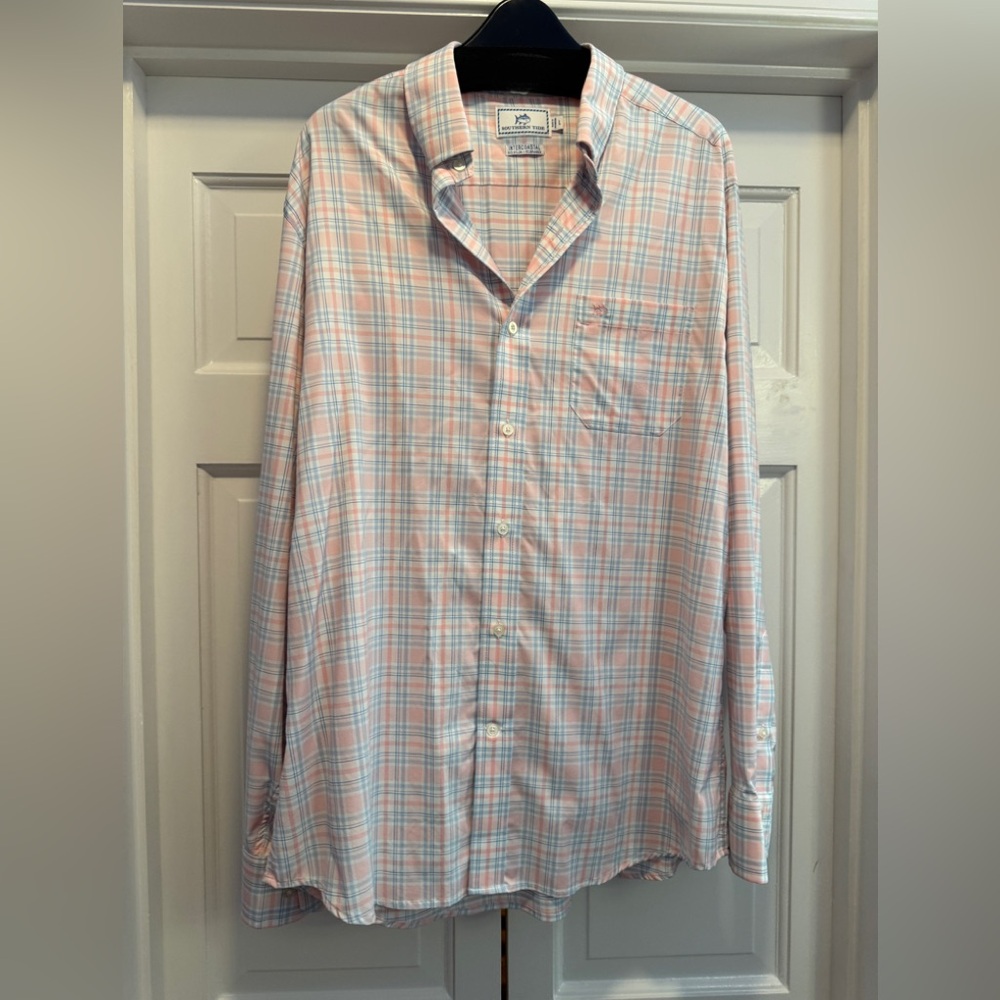 Performance material Souther Tide shirt. Size L. Pink, blue and white plaid.